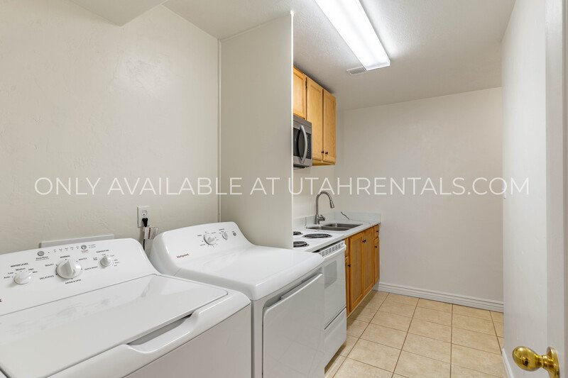 Beautiful, Spacious 4-Bed Single-Family Home in Santaquin! property image