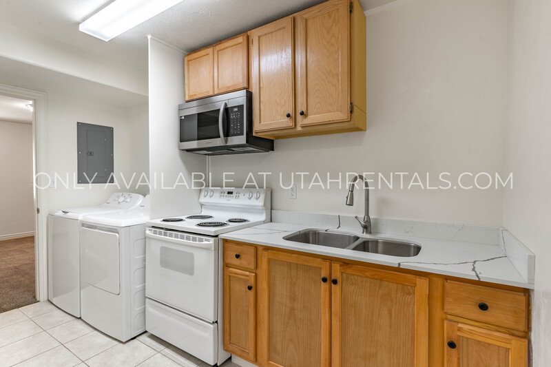 Beautiful, Spacious 4-Bed Single-Family Home in Santaquin! property image