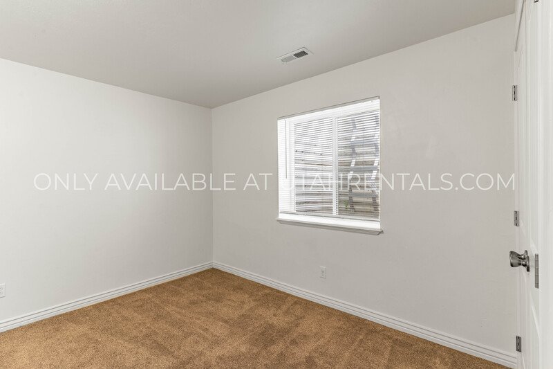 Beautiful, Spacious 4-Bed Single-Family Home in Santaquin! property image