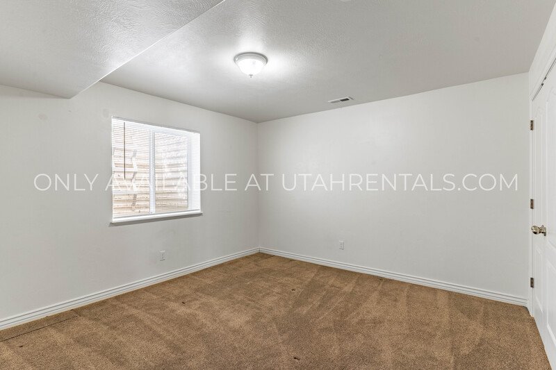 Beautiful, Spacious 4-Bed Single-Family Home in Santaquin! property image
