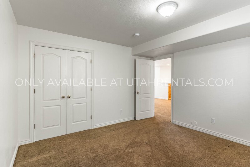 Beautiful, Spacious 4-Bed Single-Family Home in Santaquin! property image