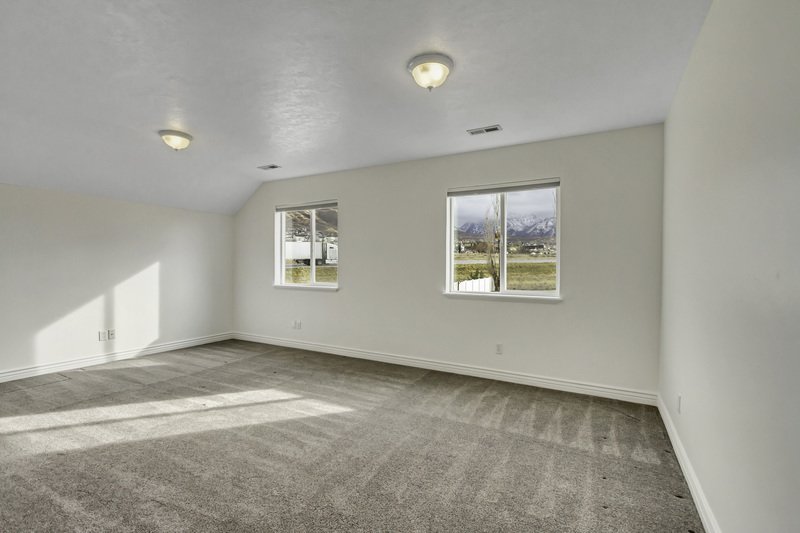Beautiful, Spacious 4-Bed Single-Family Home in Santaquin! property image