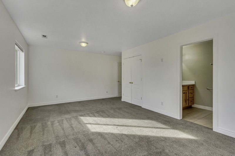 Beautiful, Spacious 4-Bed Single-Family Home in Santaquin! property image