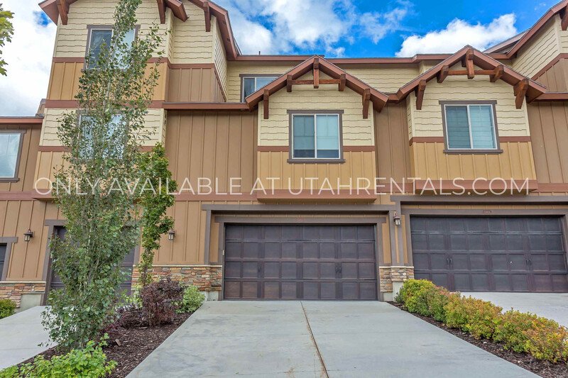 Beautifully Upgraded 3-Bed, 3-Bath Townhome at Park's Edge property image
