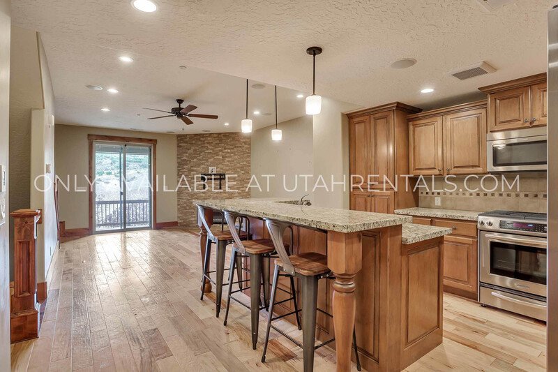 Beautifully Upgraded 3-Bed, 3-Bath Townhome at Park's Edge property image