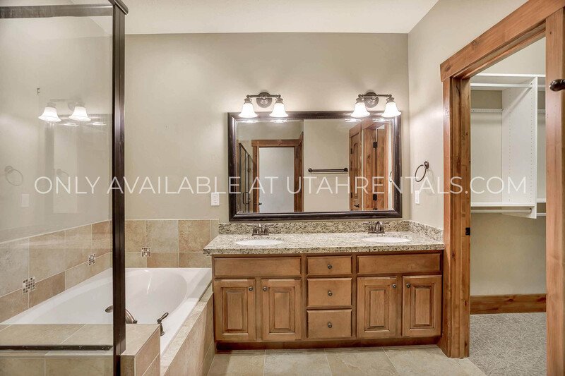 Beautifully Upgraded 3-Bed, 3-Bath Townhome at Park's Edge property image