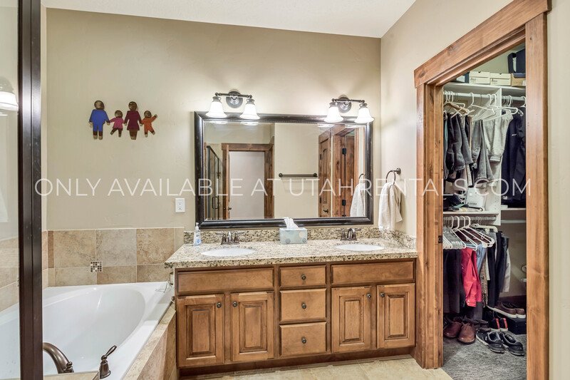 Beautifully Upgraded 3-Bed, 3-Bath Townhome at Park's Edge property image