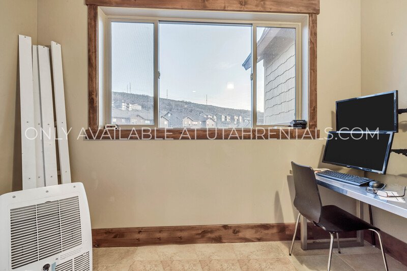 Beautifully Upgraded 3-Bed, 3-Bath Townhome at Park's Edge property image