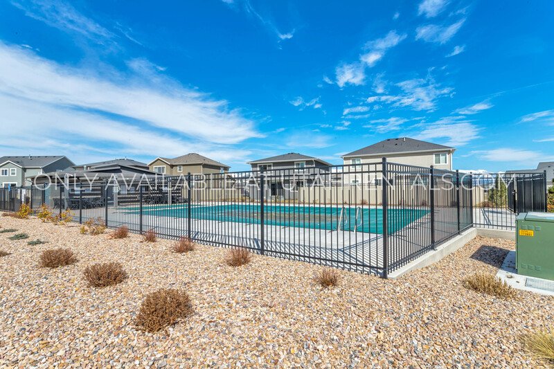 PET FRIENDLY END ROW TOWNHOME IN EVANS RANCH property image