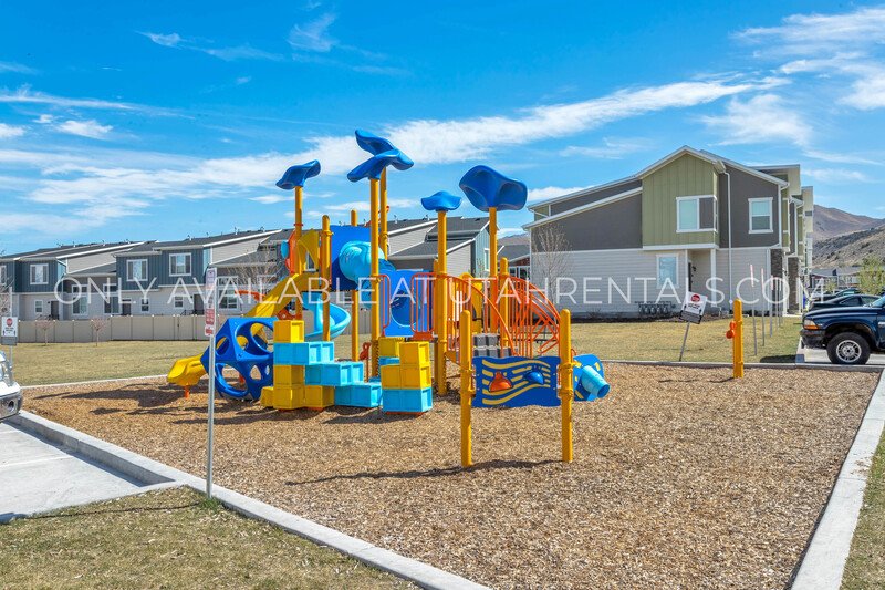 PET FRIENDLY END ROW TOWNHOME IN EVANS RANCH property image