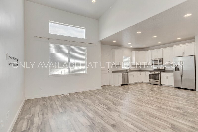 PET FRIENDLY END ROW TOWNHOME IN EVANS RANCH property image