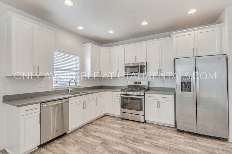 PET FRIENDLY END ROW TOWNHOME IN EVANS RANCH property image