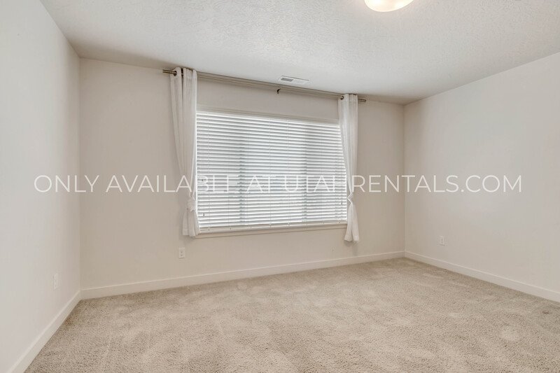 PET FRIENDLY END ROW TOWNHOME IN EVANS RANCH property image