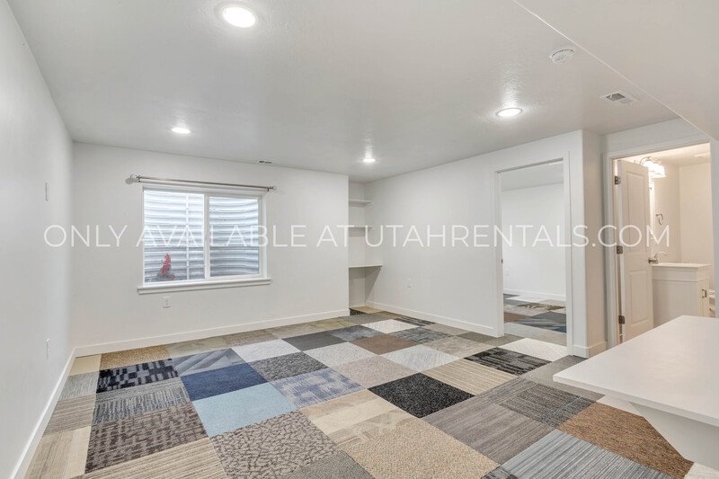 PET FRIENDLY END ROW TOWNHOME IN EVANS RANCH property image