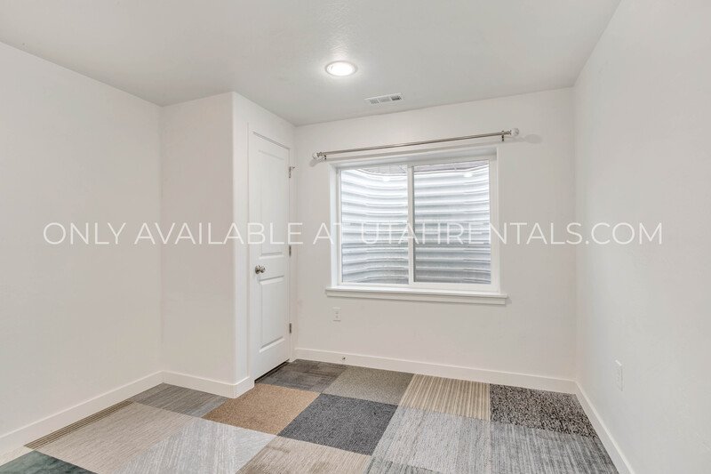 PET FRIENDLY END ROW TOWNHOME IN EVANS RANCH property image