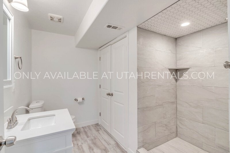 PET FRIENDLY END ROW TOWNHOME IN EVANS RANCH property image