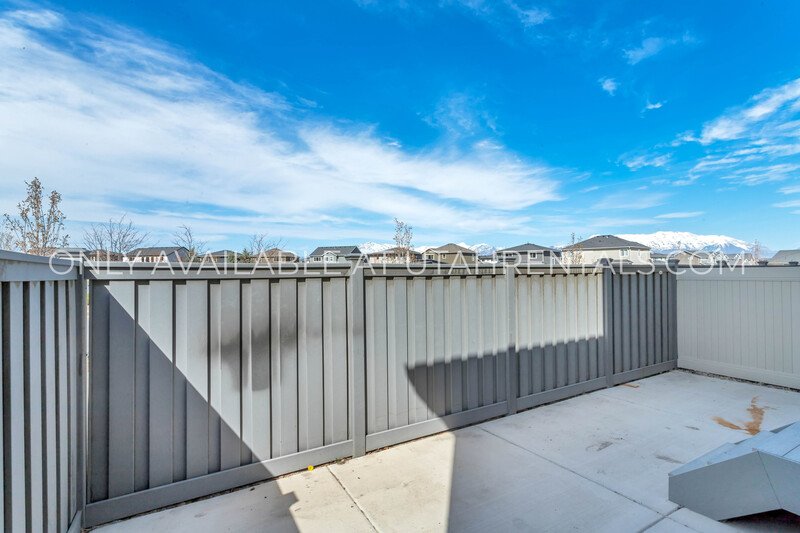PET FRIENDLY END ROW TOWNHOME IN EVANS RANCH property image