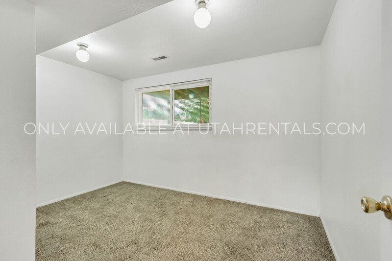 Beautiful 4-Bed, 3-Bath Orem Home with Spacious Yards & Decks property image