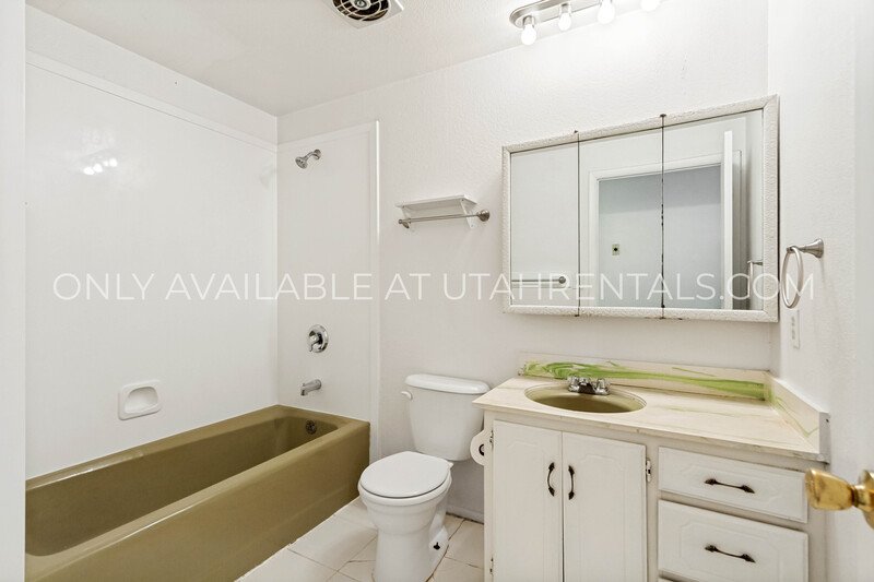 Beautiful 4-Bed, 3-Bath Orem Home with Spacious Yards & Decks property image