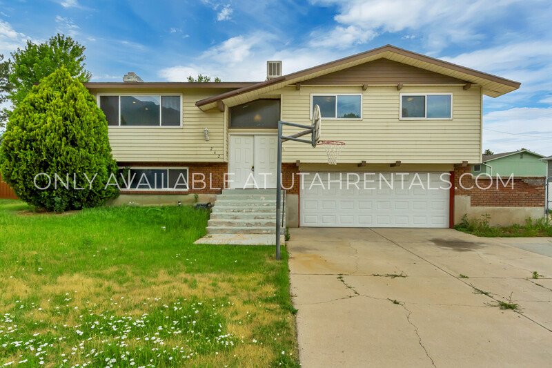 Beautiful 4-Bed, 3-Bath Orem Home with Spacious Yards & Decks property image