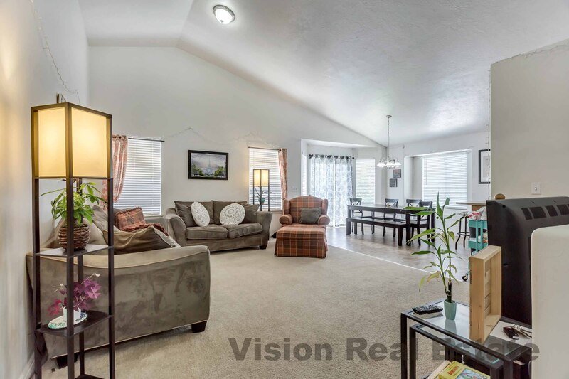 Beautiful Home in the Pioneer Community property image