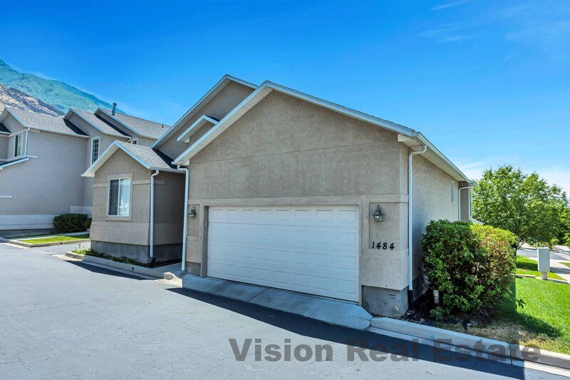 Beautiful Home in the Pioneer Community property image