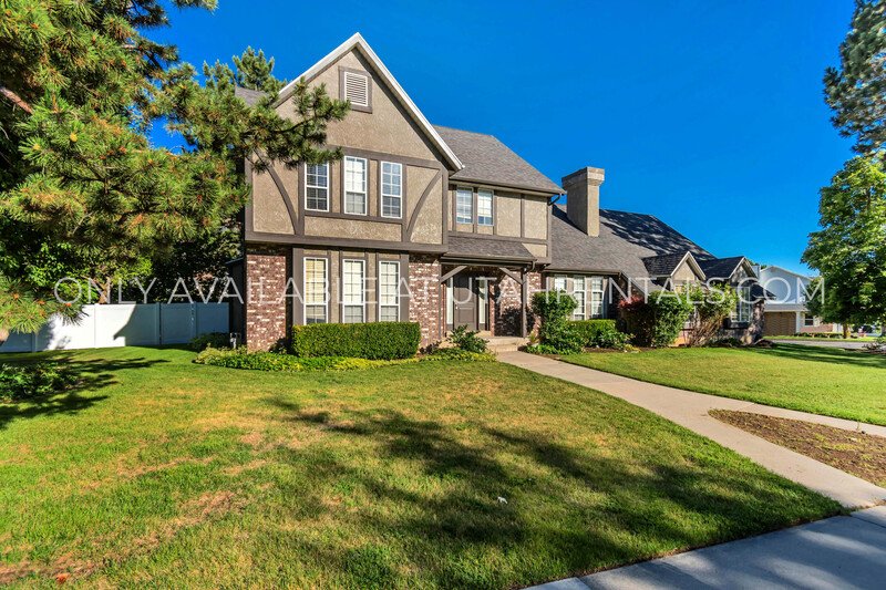 Modern Luxury Living at 960 N East View property image