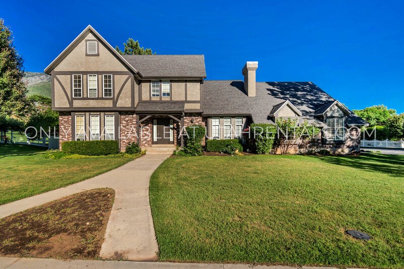 Modern Luxury Living at 960 N East View property image