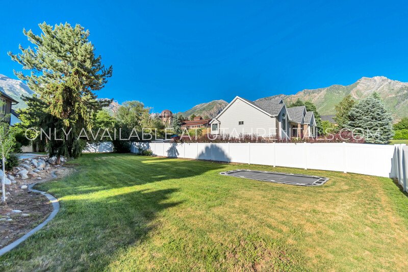 Modern Luxury Living at 960 N East View property image