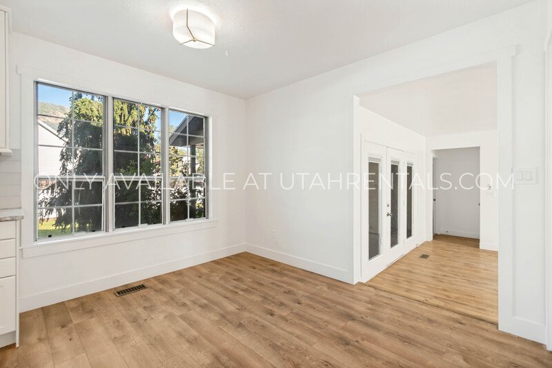 Modern Luxury Living at 960 N East View property image