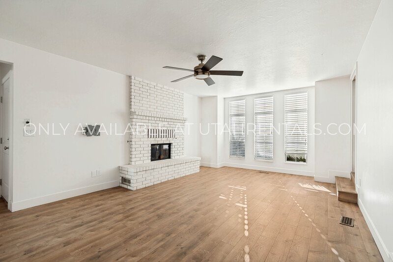 Modern Luxury Living at 960 N East View property image