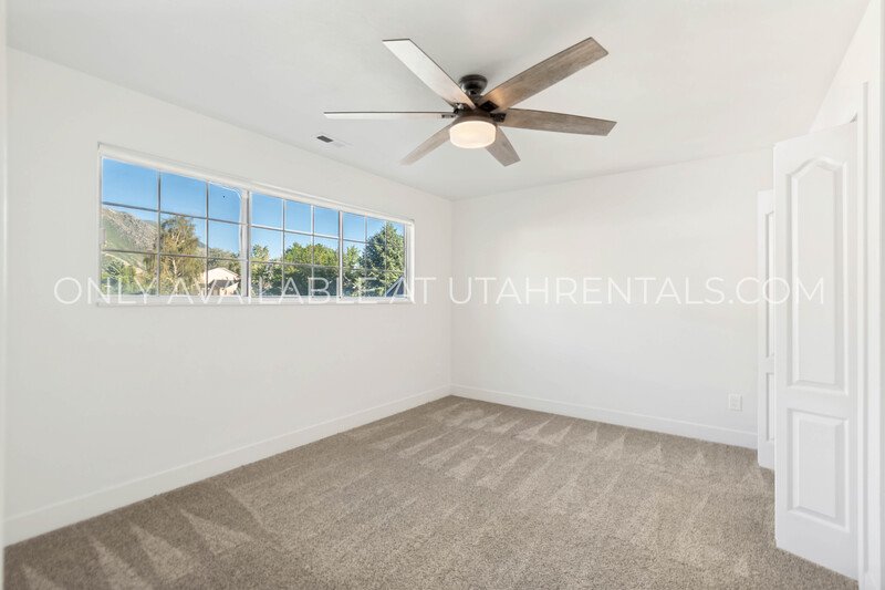 Modern Luxury Living at 960 N East View property image