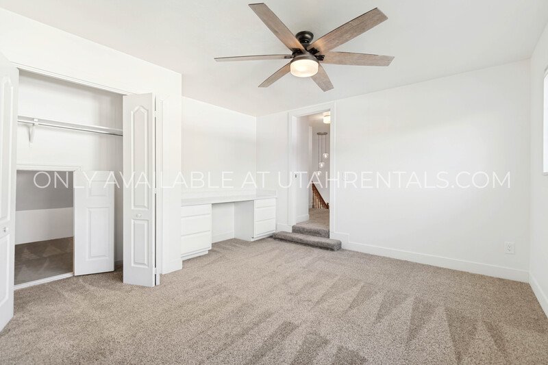 Modern Luxury Living at 960 N East View property image