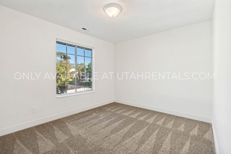 Modern Luxury Living at 960 N East View property image