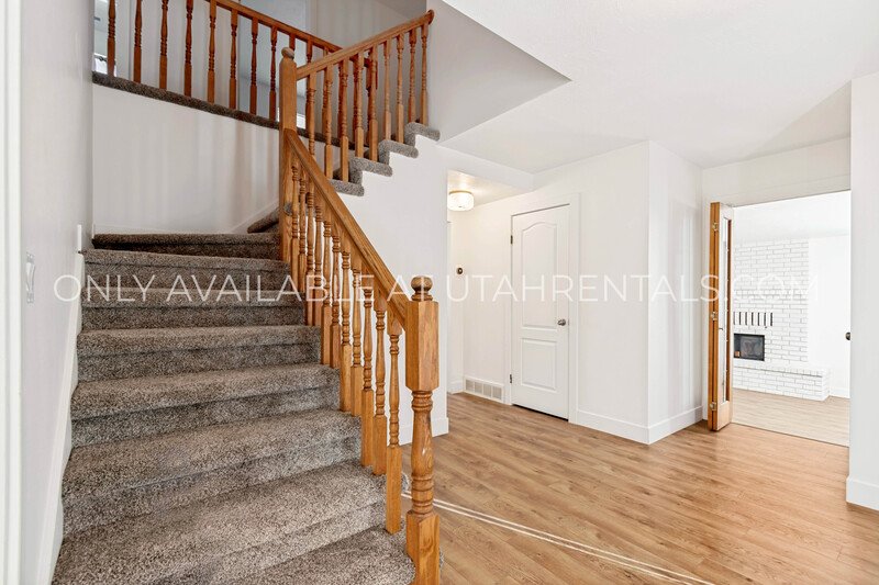 Modern Luxury Living at 960 N East View property image