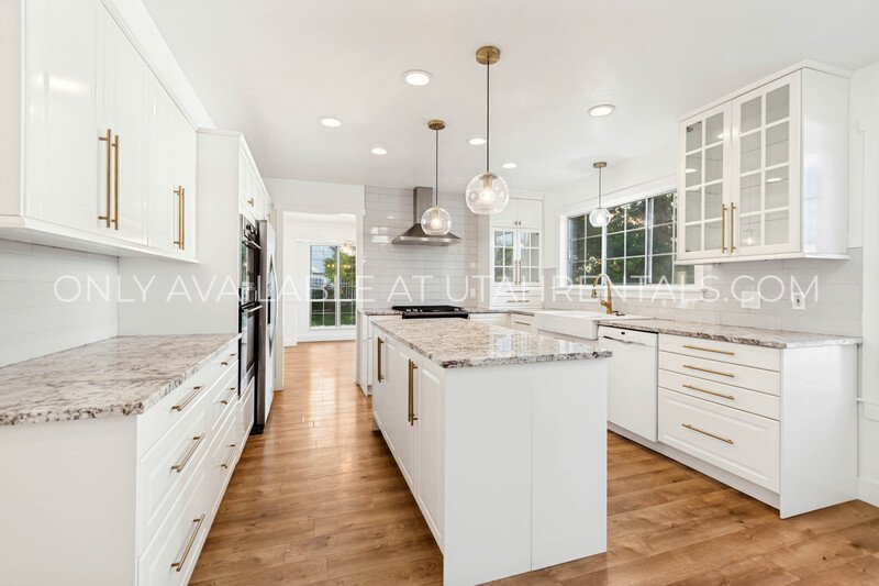 Modern Luxury Living at 960 N East View property image