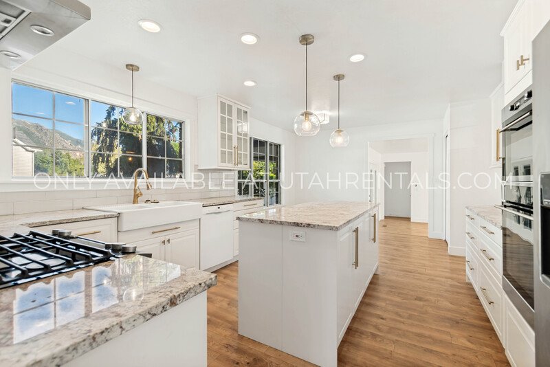 Modern Luxury Living at 960 N East View property image