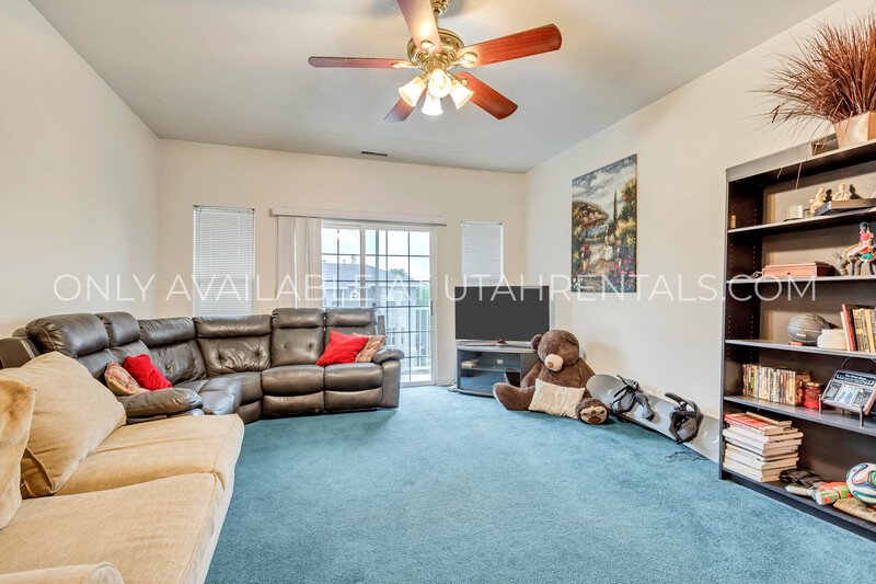 Private Room at Belmont 323 property image