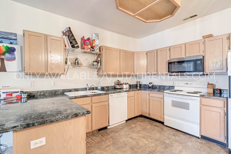 Private Room at Belmont 323 property image