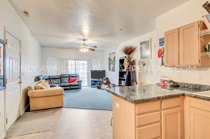 Private Room at Belmont 323 property image