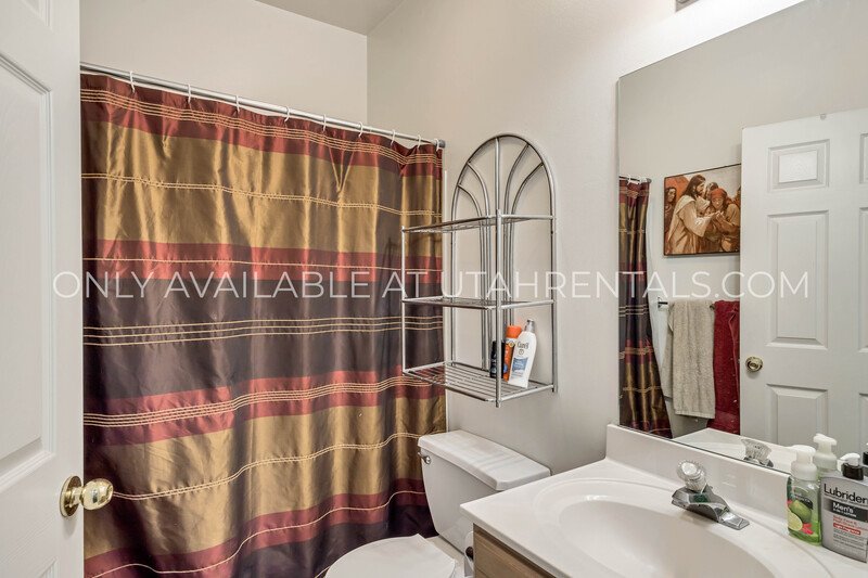 Private Room at Belmont 323 property image