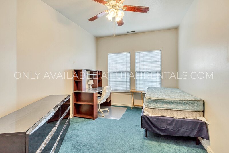 Private Room at Belmont 323 property image