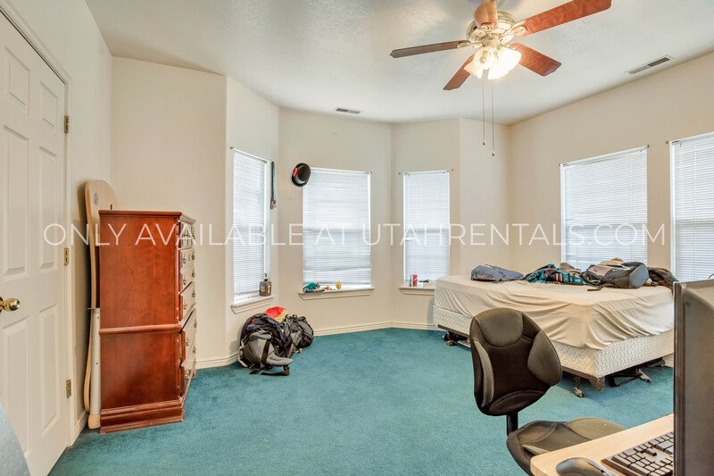 Private Room at Belmont 323 property image