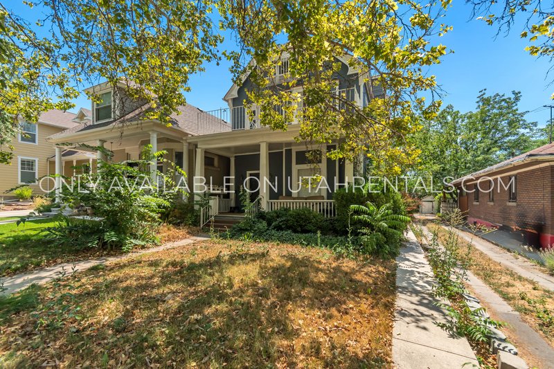 Charming & Convenient Downtown Living! property image