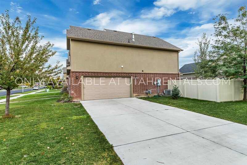Beautiful 4-Bed Twin Home in Springville – Prime Location! property image
