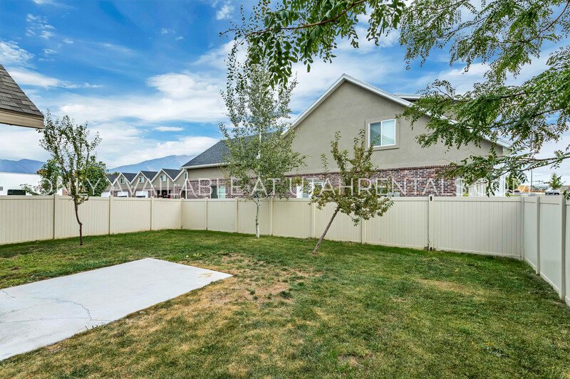 Beautiful 4-Bed Twin Home in Springville – Prime Location! property image