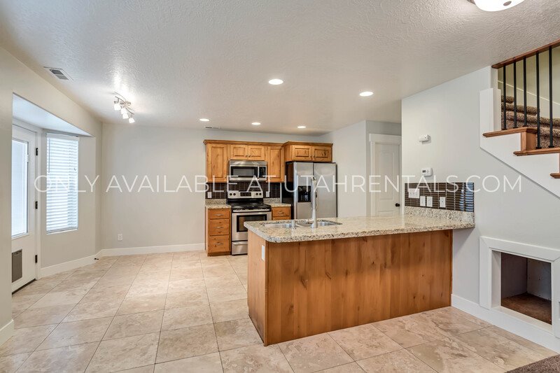Beautiful 4-Bed Twin Home in Springville – Prime Location! property image