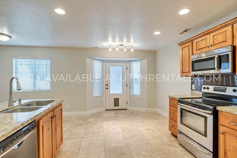 Beautiful 4-Bed Twin Home in Springville – Prime Location! property image
