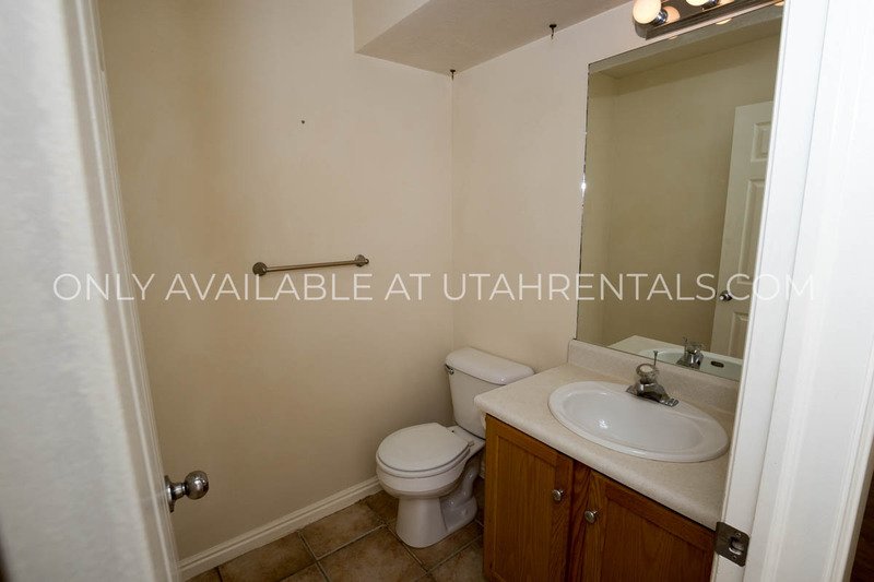 Beautiful Lehi townhome near Thanksgiving Point! property image
