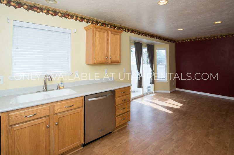 Beautiful Lehi townhome near Thanksgiving Point! property image